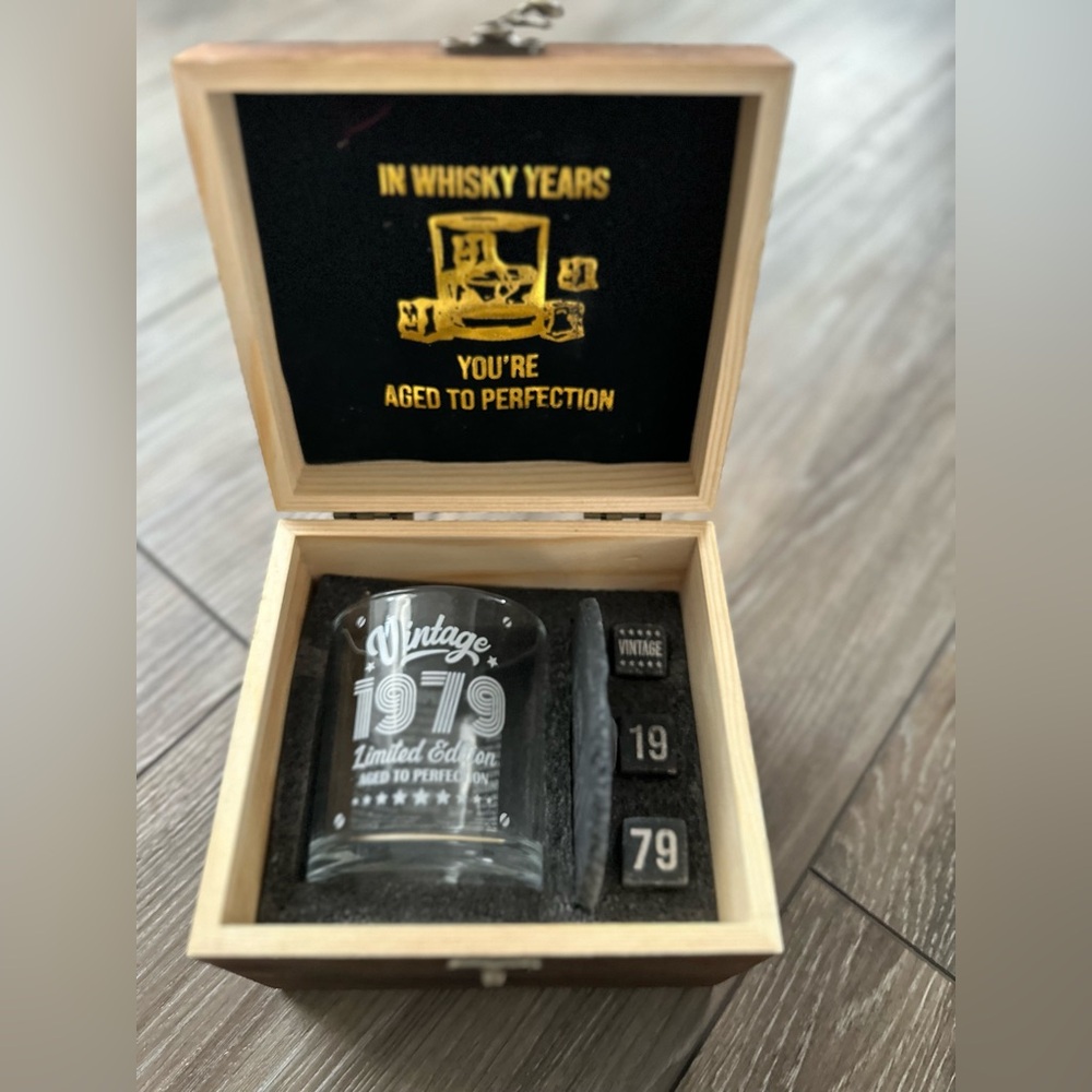 WHISKY Gift Set /  “ YOU'RE
AGED TO PERFECTION “ brand new in gift box